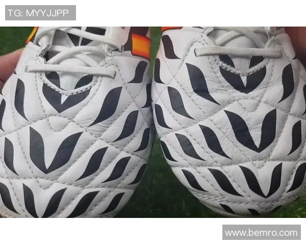 选择适合你的sg足球鞋提升场上表现的最佳指南与推荐